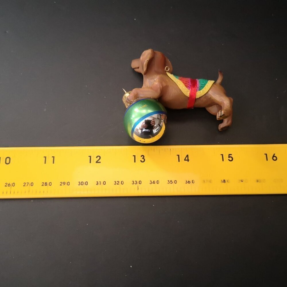 NIB Carlton Cards Happy Holiday Dachshund w/Christmas Ornament Dated 2003 - Picture 7 of 7